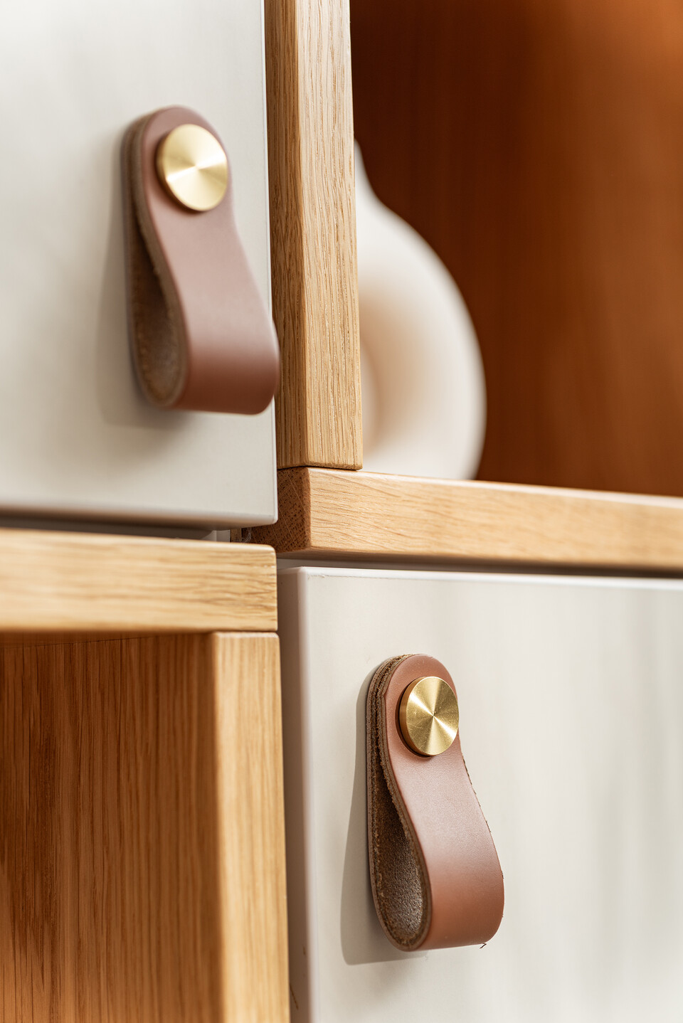Ulmrich-Showroom-Vollholzschrank-Lr